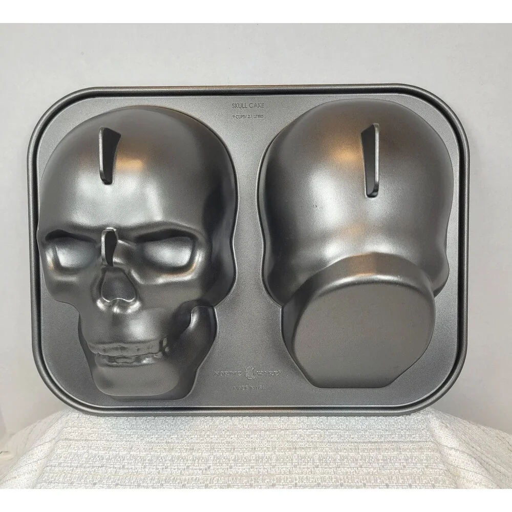 Nordic Ware 3D Skull Cake Pan Mold 9 Cups/2.1 Liters Halloween Spooky Baking New